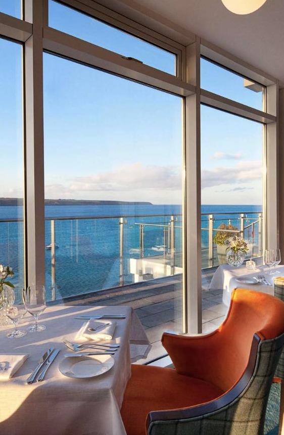 Cliff House Hotel - Oceanfront dining room